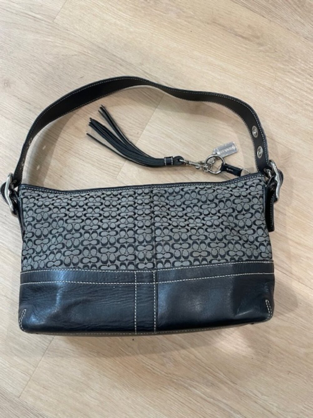 2006 Vintage Coach Signature Logo and Black Leather Handbag Purse